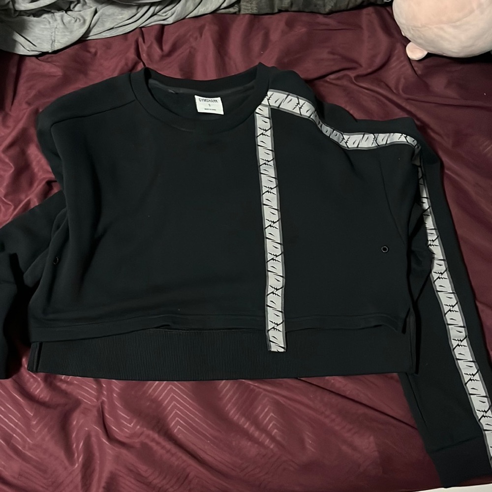 Cropped workout sweatshirt